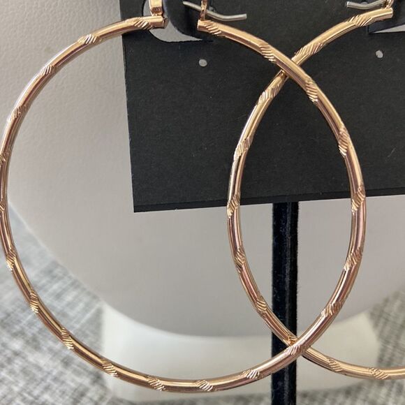 Hannah Essentials NWT Loop Gold color details on the loop - Picture 2 of 5